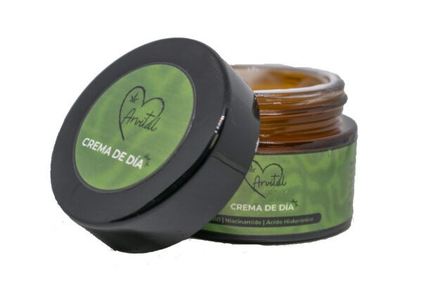 Crema de día hidratante CBD Arvital con Niacinamida y Ácido Hialurónico para el cuidado diario del rostro.